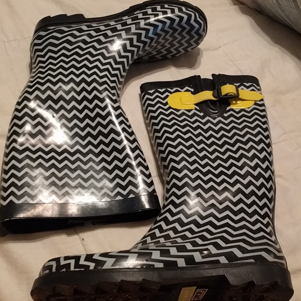 Chevron rain boots